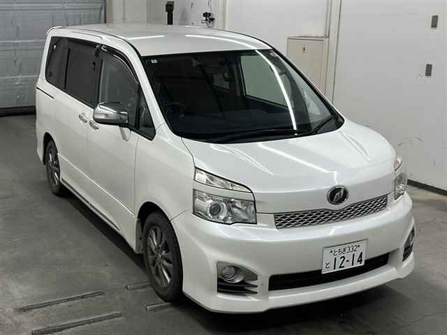 TOYOTA VOXY 2012