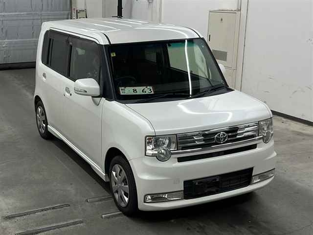 TOYOTA PIXIS SPACE 2012