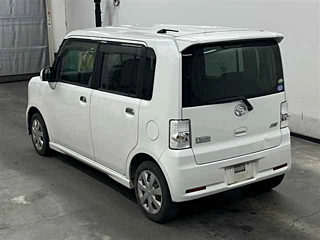 TOYOTA PIXIS SPACE 2012