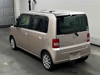 TOYOTA PIXIS SPACE 2012