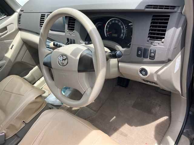 TOYOTA ISIS 2010