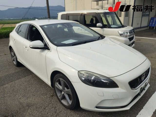 VOLVO V40 2014