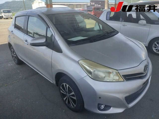 TOYOTA VITZ 2011