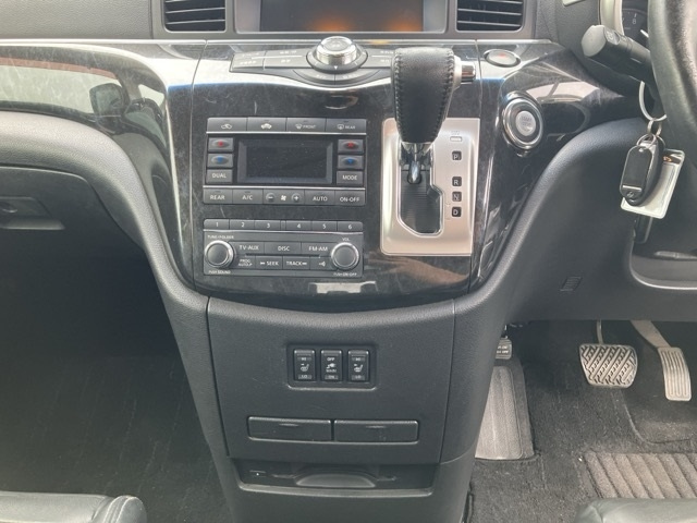 NISSAN ELGRAND 2010