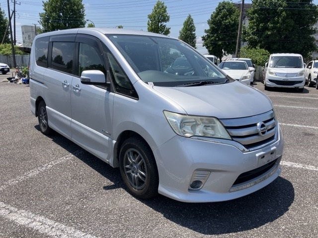 NISSAN SERENA 2013