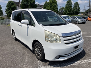 TOYOTA NOAH 2010