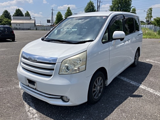 TOYOTA NOAH 2010