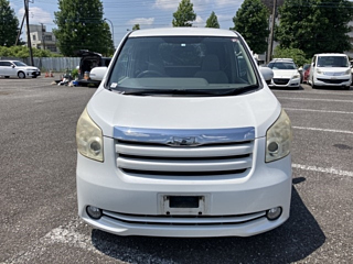 TOYOTA NOAH 2010