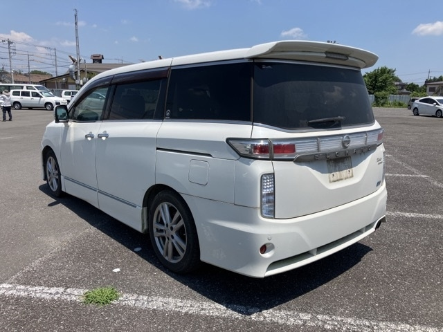 NISSAN ELGRAND 2011