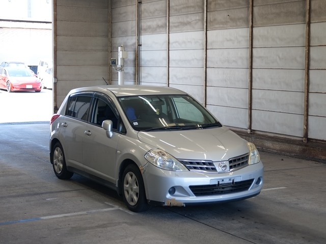 NISSAN TIIDA 2010