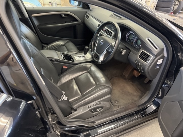 VOLVO V70 2010