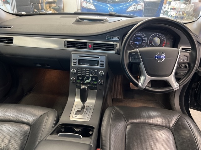 VOLVO V70 2010