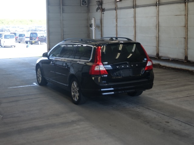 VOLVO V70 2010