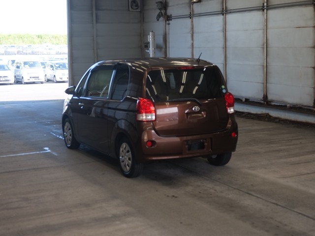 TOYOTA PORTE 2012