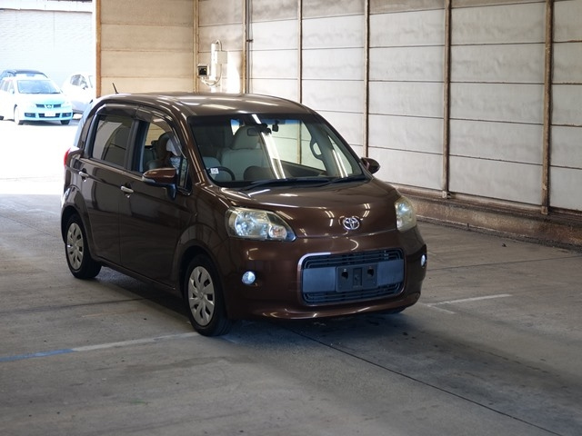 TOYOTA PORTE 2012