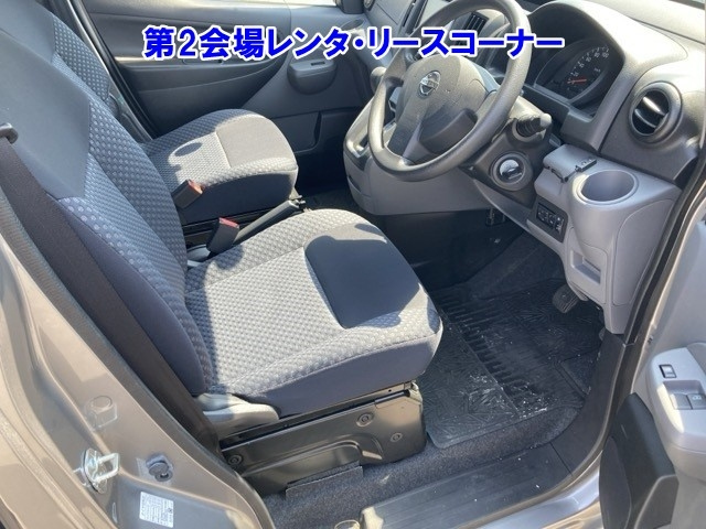 NISSAN NV200 2019