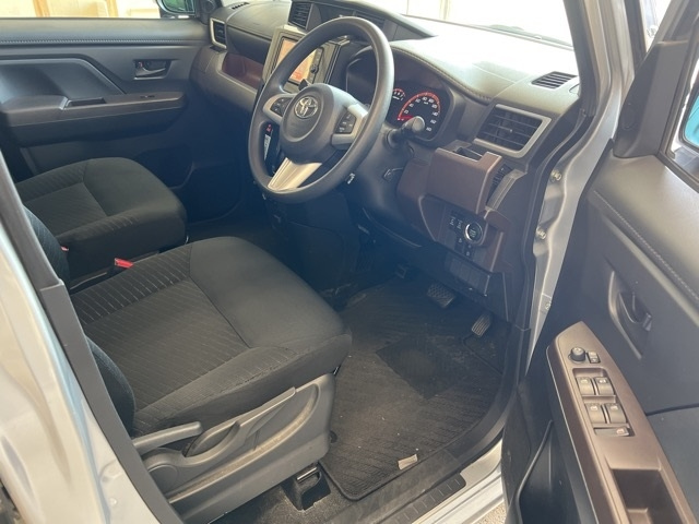 TOYOTA ROOMY 2017