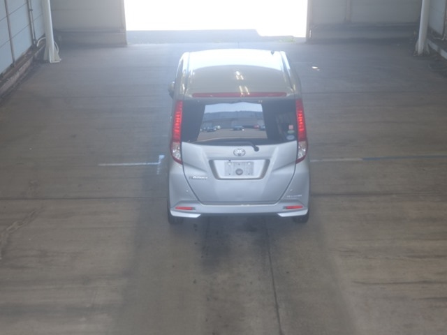 TOYOTA ROOMY 2017