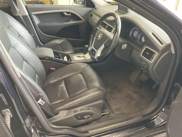 VOLVO V70 2010