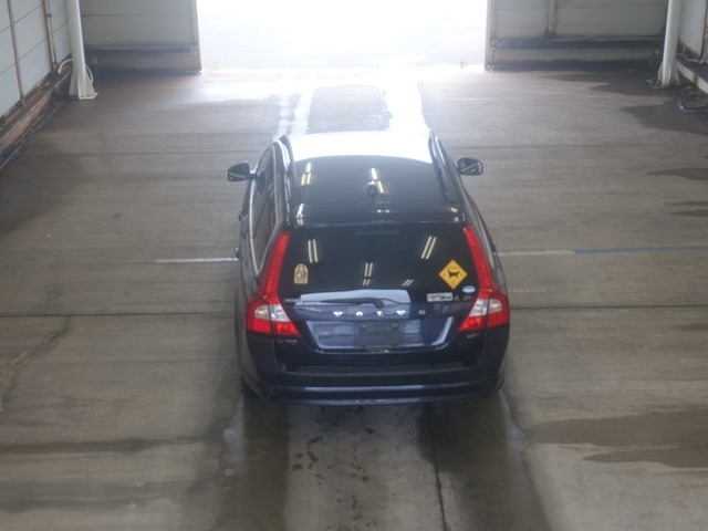 VOLVO V70 2010
