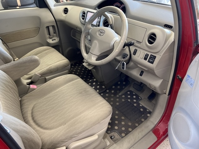 TOYOTA PORTE 2012