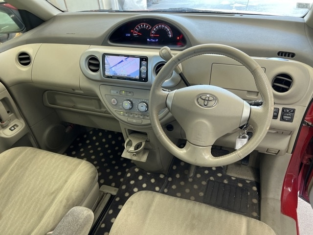 TOYOTA PORTE 2012