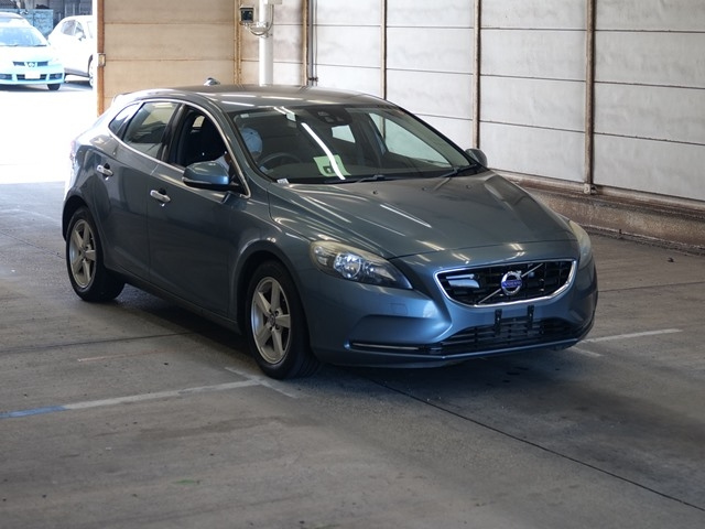 VOLVO V40 2014