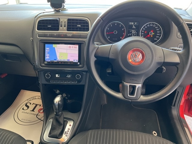 VOLKSWAGEN POLO 2012