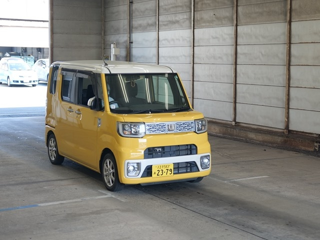 DAIHATSU WAKE 2015