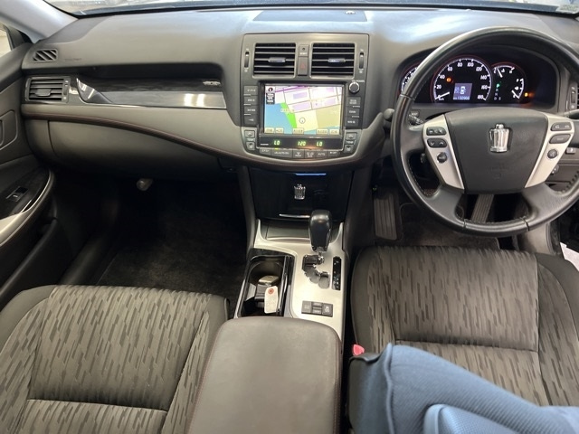 TOYOTA CROWN 2010