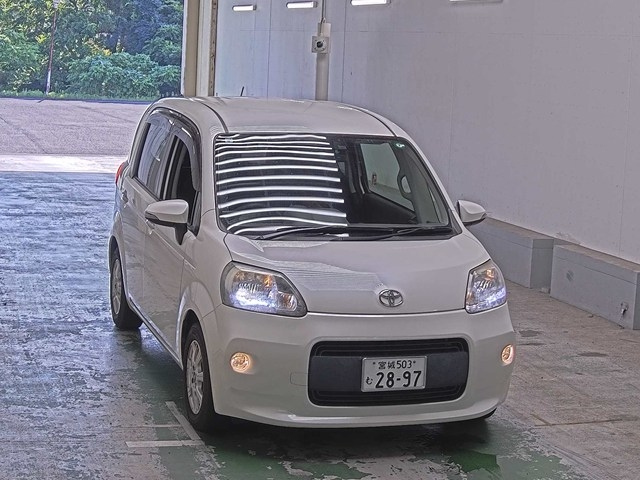 TOYOTA PORTE 2013