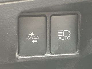 TOYOTA PREMIO 2018