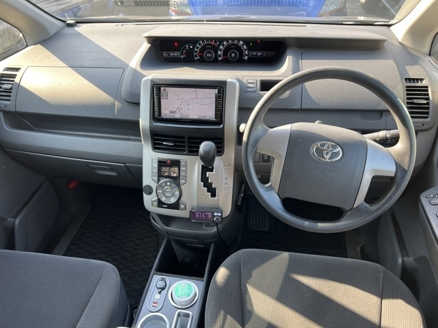 TOYOTA NOAH 2009