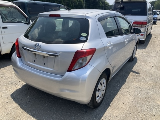 TOYOTA VITZ 2012