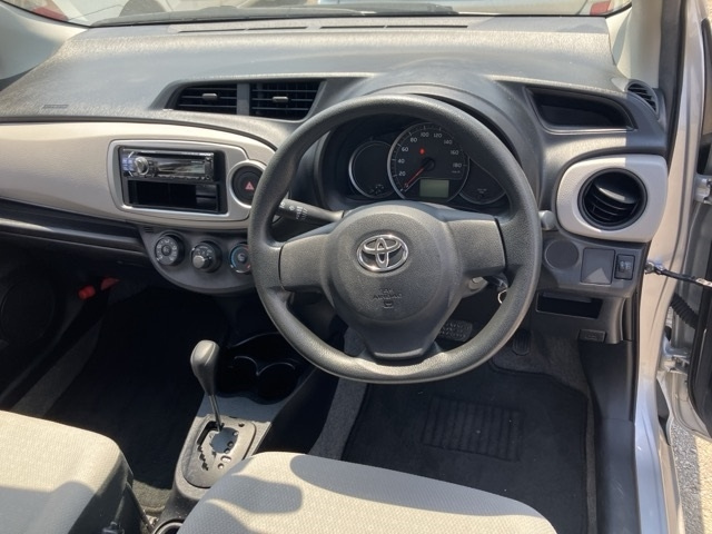 TOYOTA VITZ 2012