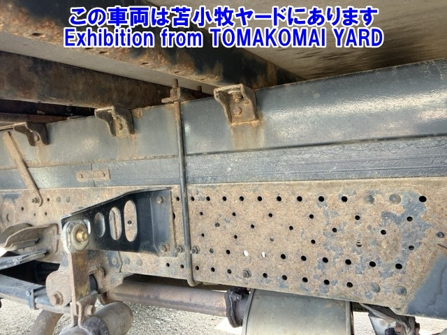 NISSAN TRUCK 2010