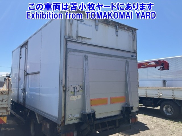 NISSAN TRUCK 2010