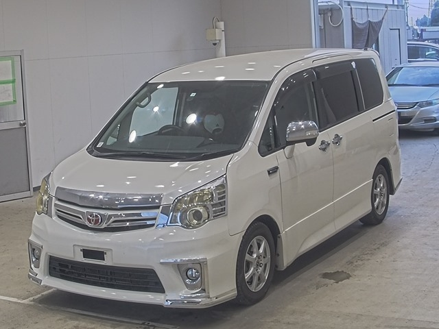 TOYOTA NOAH 2010