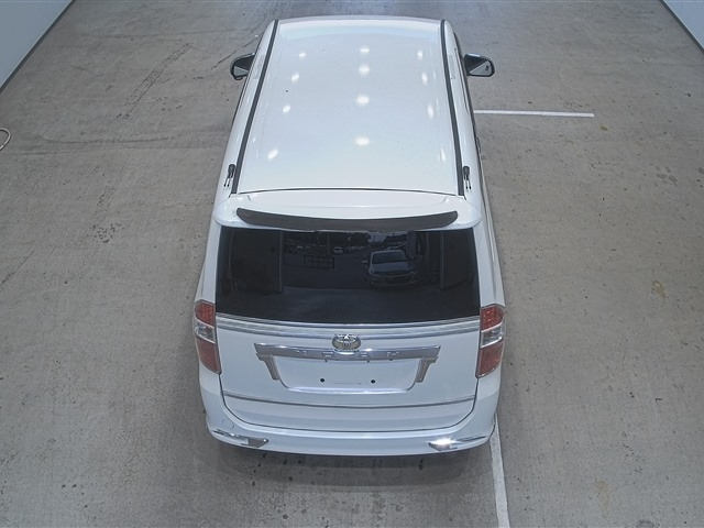 TOYOTA NOAH 2010