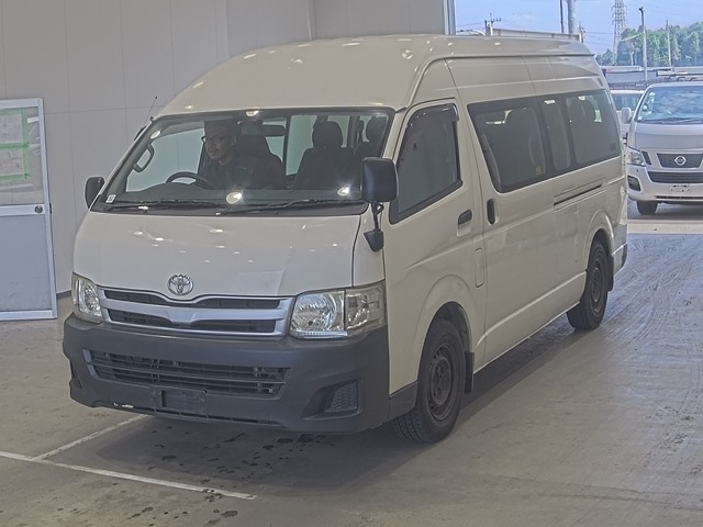 TOYOTA HIACE 2013