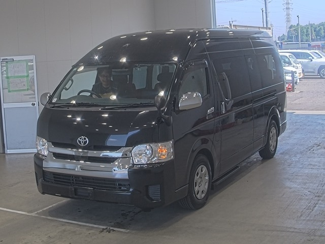 TOYOTA HIACE 2020
