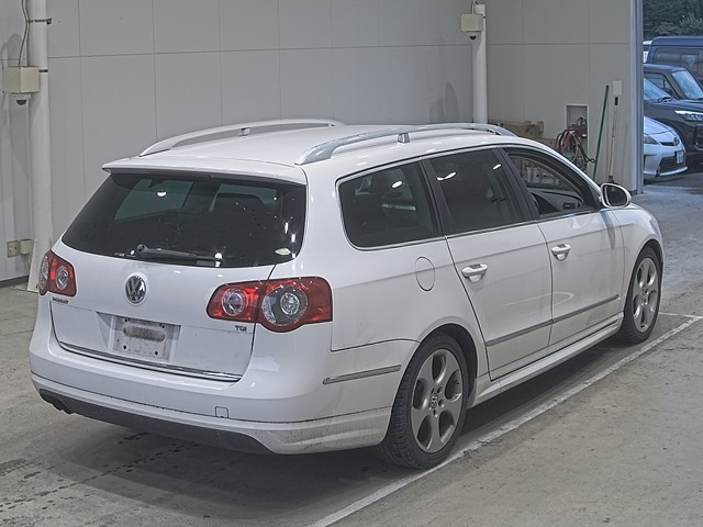 VOLKSWAGEN PASSAT VARIANT 2010