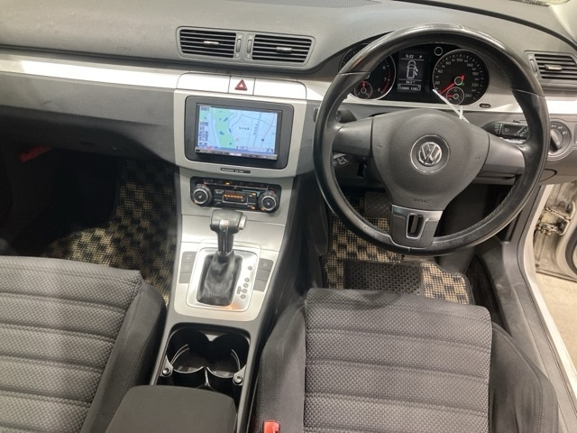 VOLKSWAGEN PASSAT VARIANT 2010