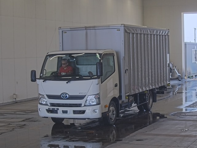 TOYOTA DYNA 2018