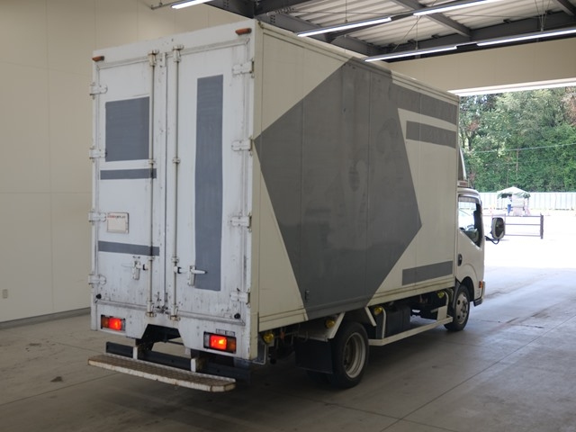 NISSAN TRUCK 2012