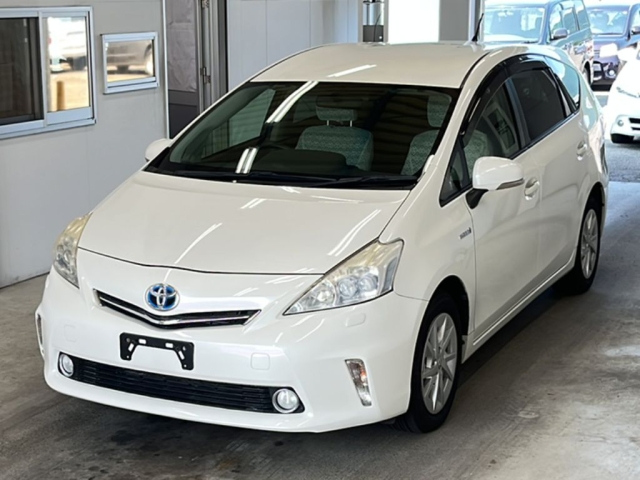 TOYOTA PRIUS ALPHA 2012