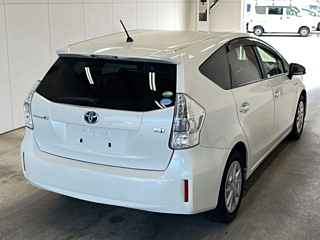 TOYOTA PRIUS ALPHA 2012