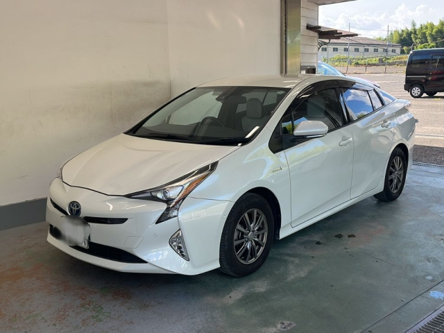 TOYOTA PRIUS 2016