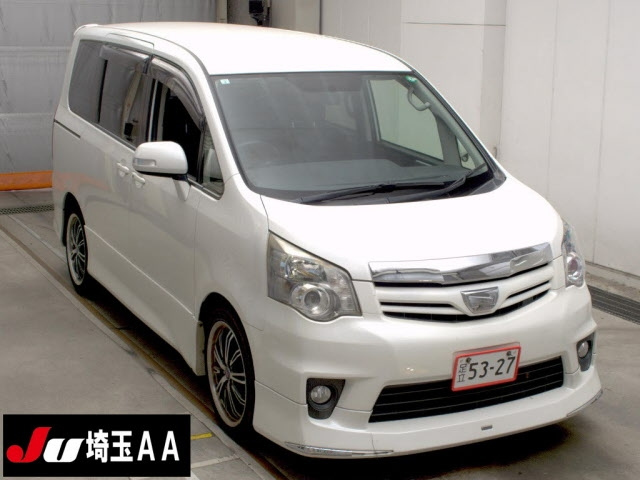 TOYOTA NOAH 2012