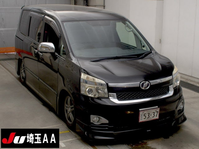 TOYOTA VOXY 2013